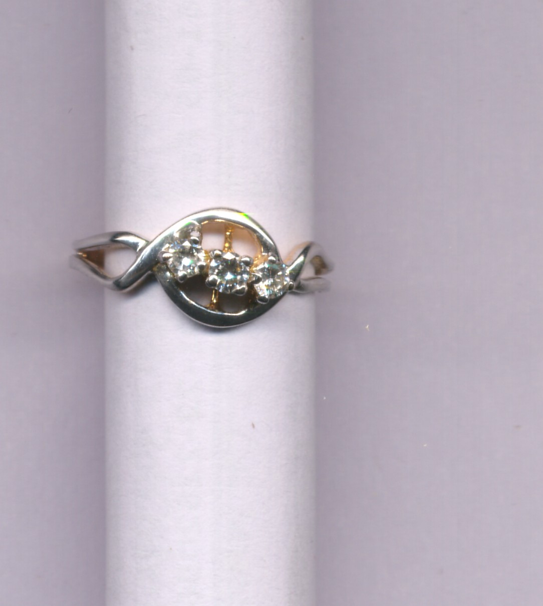 Beautiful 18 Kt Gold  Natural Diamond Ring